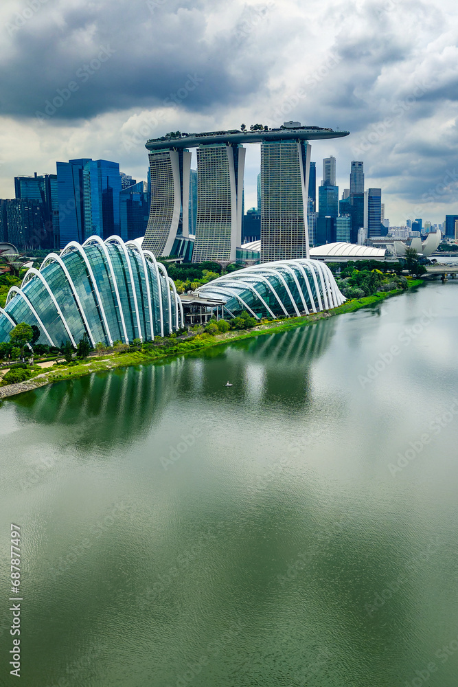 Aerial view of the reservoir and Marina Bay area of the modern city of Singapore - obrazy, fototapety, plakaty 