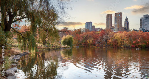 The Lake in Central Park, Manhattan, NYC © espiegle