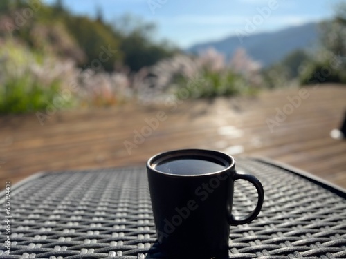 Time coffe. Czas na pyszną kawkę w górskich widokach podczas weekendu.  © marriaci_photo
