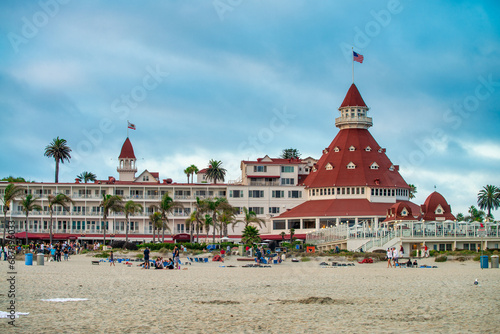 Foto San Diego - July 30, 2017: Coronado Hotel at sunset along the beach