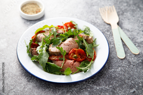 Arugula salad with roast beef and tomatoes