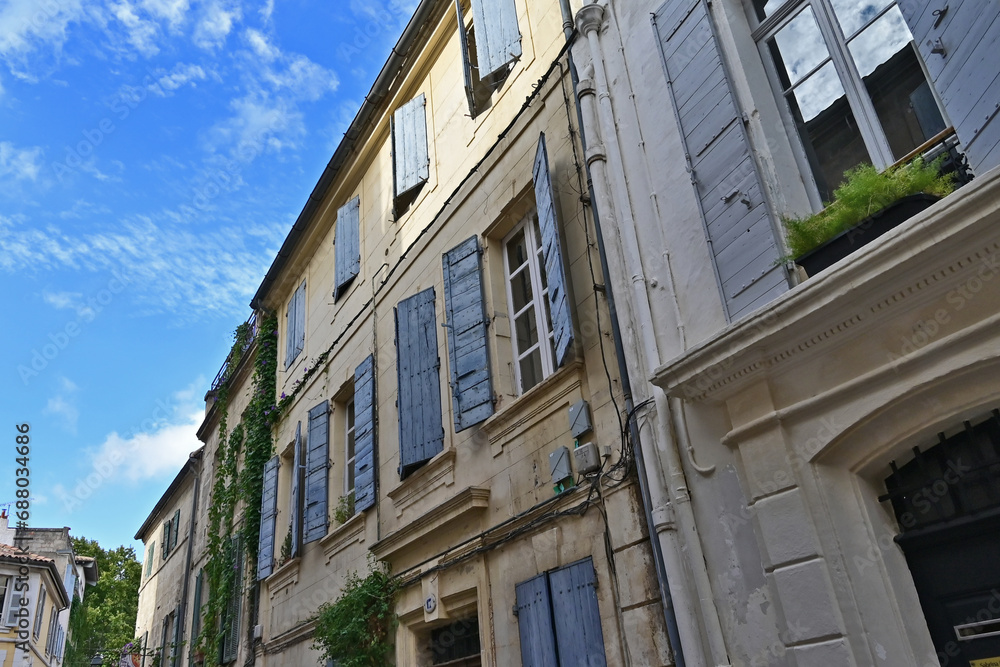 Strade e case tipiche di Arles - Provenza, Francia	