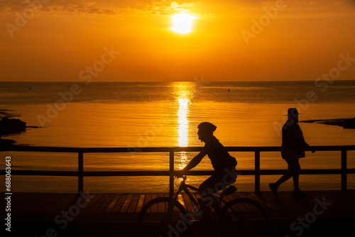 Vega Baja del Segura - El espectáculo del amanecer en el mar de la costa de Torrevieja, las siluetas y cielos en diferentes puntos de la localidad