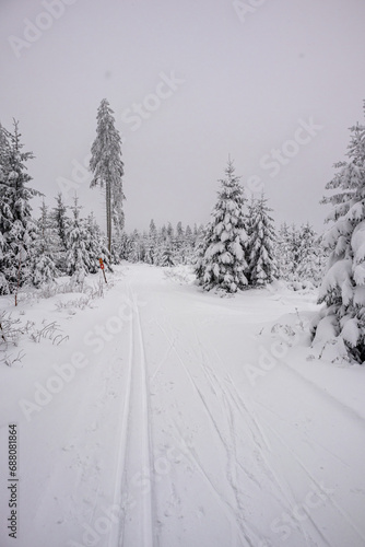 Kleine Winterwanderung im verschneiten Thüringer Wald bei Floh-Seligenthal - Thüringen - Deutschland © Oliver Hlavaty