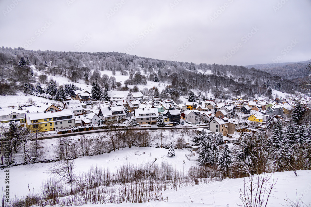 Kleine Winterwanderung durch den Tiefschnee im Thüringer Wald bei Oberhof - Thüringen - Deutschland