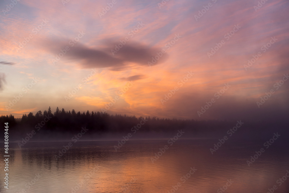 Sonnenaufgang am Piteälven in Schweden