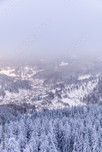 Kleine Winterwanderung durch den Tiefschnee im Thüringer Wald bei Oberhof - Thüringen - Deutschland