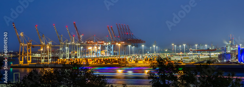 Panorama Containerterminal Tollerort in Hamburg zur blauen Stunde