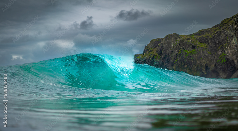 custom made wallpaper toronto digitalOla marina punto de romper en un dÃa oscuro.