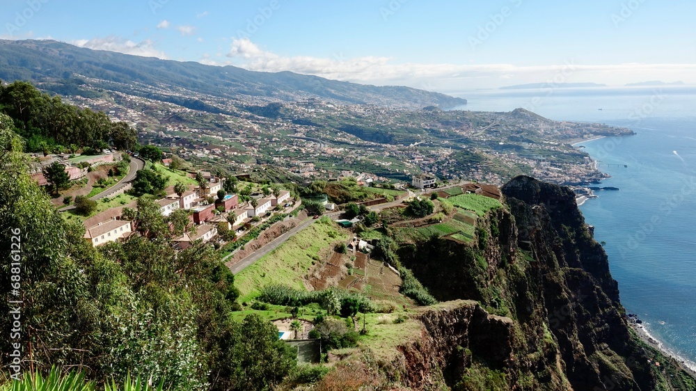 Landschaften auf Madeira, Gebirge und Küstenlandschaft