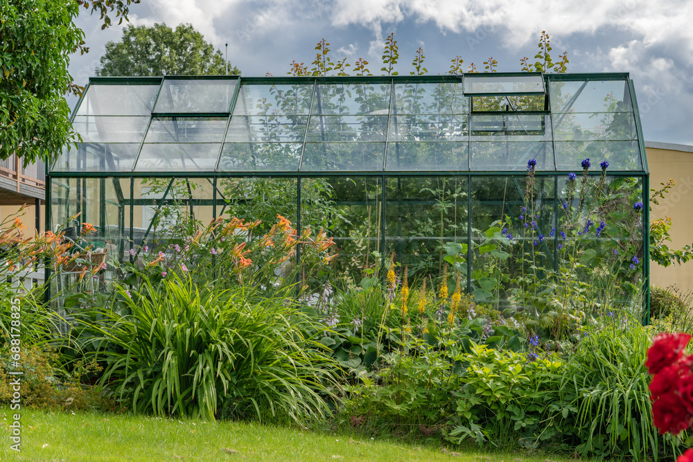 Ταπετσαρία Greenhouse, glasshouse in the garden yard near the villa cottage