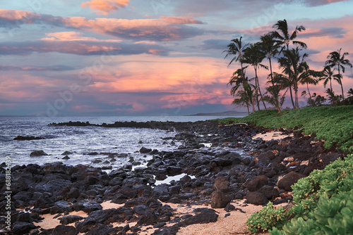 Obraz na płótnie Sunset over rocky beach of Poipu, Kauai w salonie