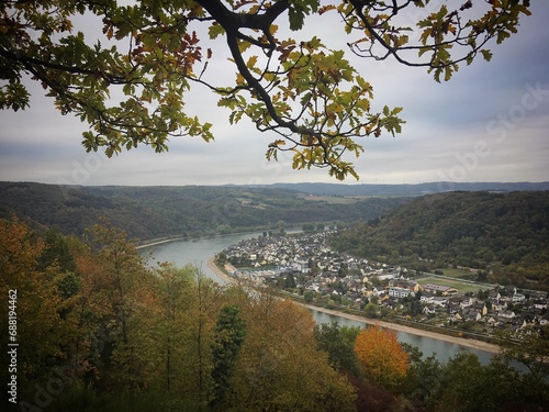 Obraz na płótnie View of the Rhine river through the autumn trees near Braubach, Rhineland-Palatinate, Germany, October 2018 w salonie