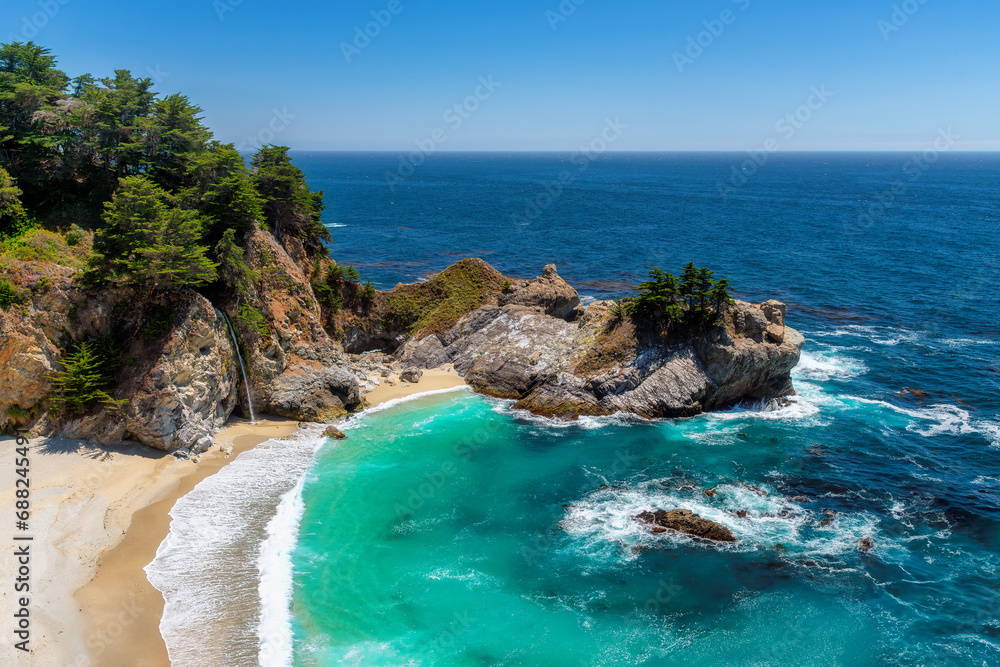 Beautiful California beach with rocks and turquoise sea. Julia Pfeiffer beach, Big Sur. California, USA	