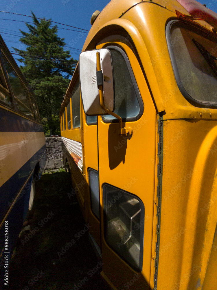 Ônibus Escolar e Turismo Antigo no Brasil