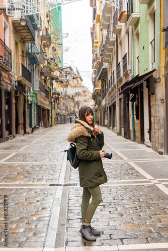 Brown-haired tourist explores Pamplona streets.