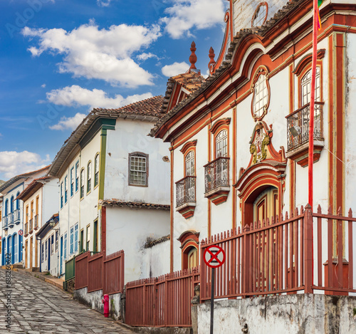 Typical colonial houses in Diamantina © Luis War