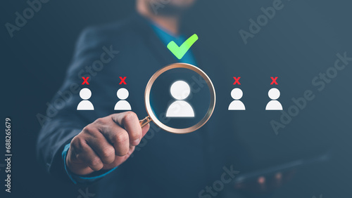 Customer Relationship Management, Executives select Human Resource Network Structure - HR, effective management and recruitment, effective organizational structure, training, hiring, performance.