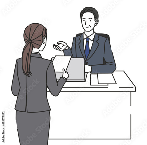 書類を提出する女性