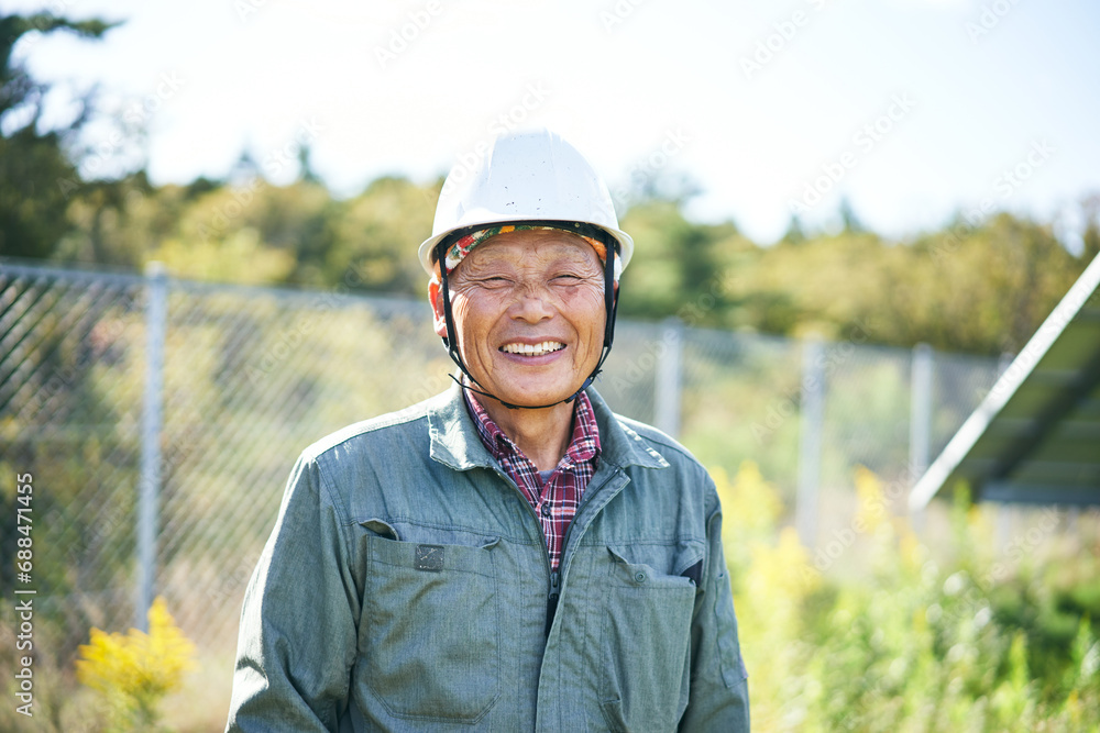 働く日本人シニア男性のポートレイト