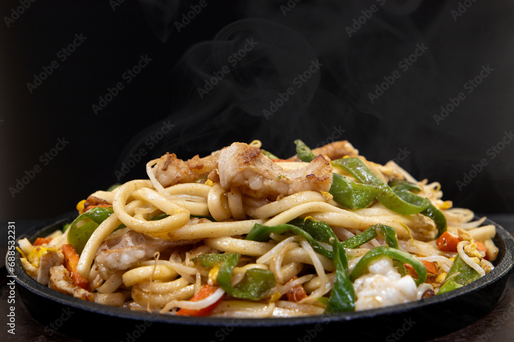 ホルモン焼きうどん