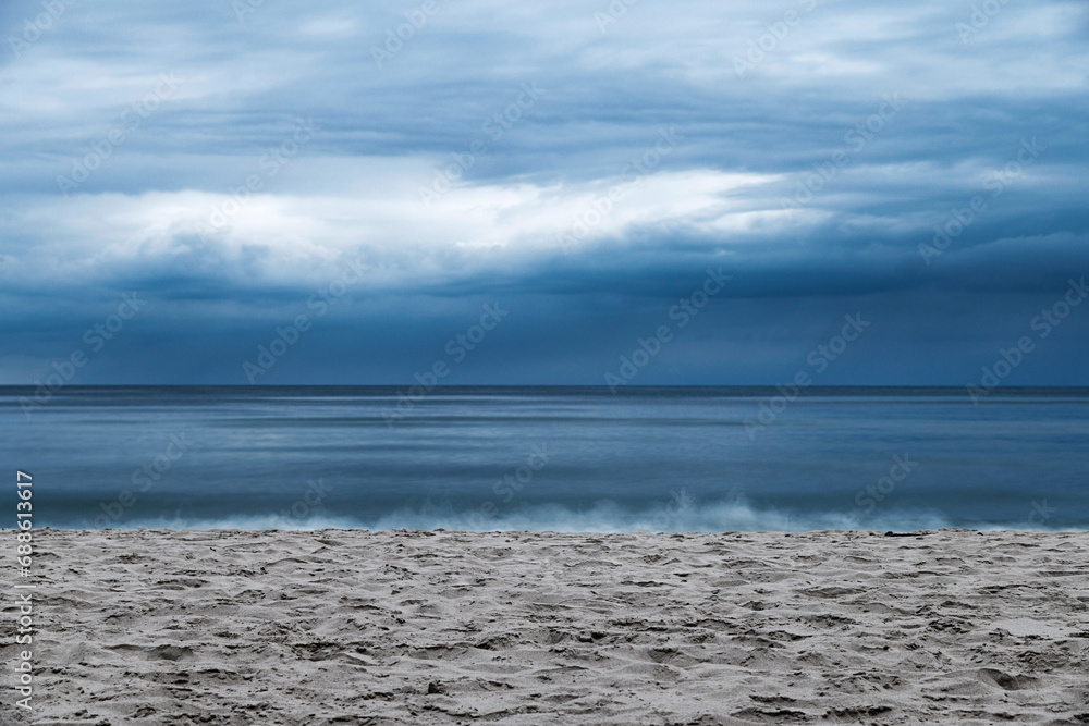 Obraz premium Clouds over the sea