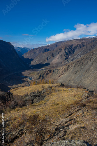 View of Chulyshman valley in Altay mountains in the autumn © gumbao