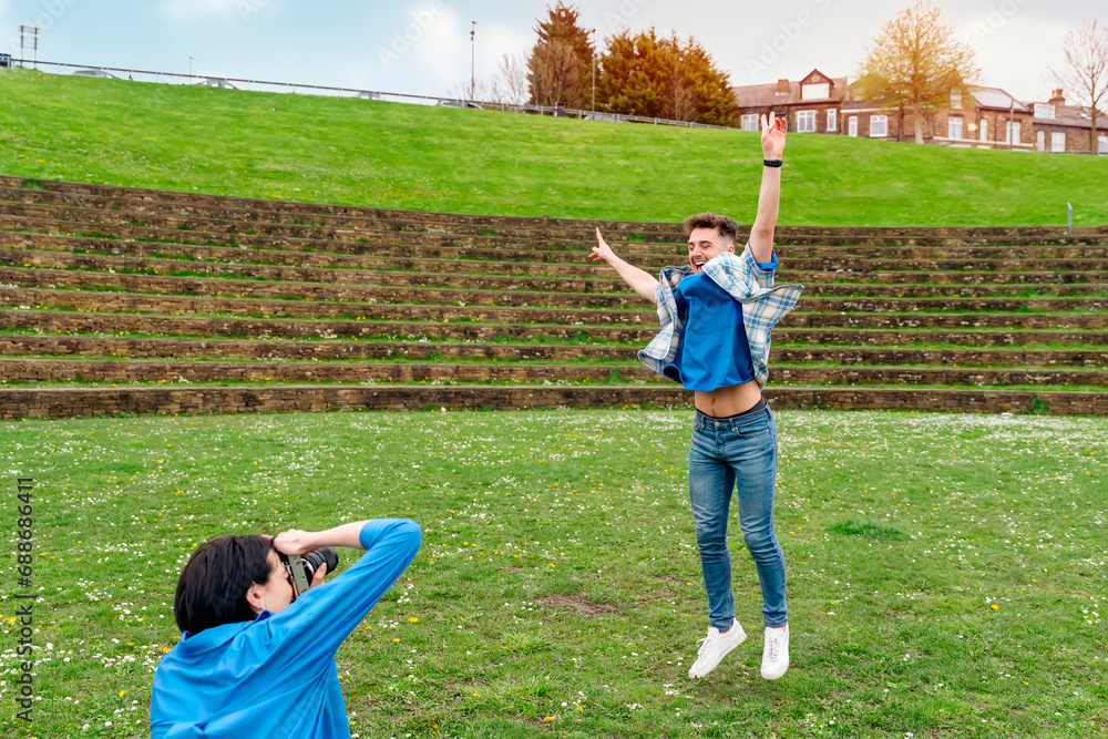 Obraz premium Smiling young couple taking photos each other and having a fun