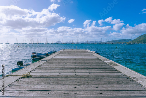 Vue du ponton du port de la ville de Saint Anne    La Martinique. Antilles Fran  aises.