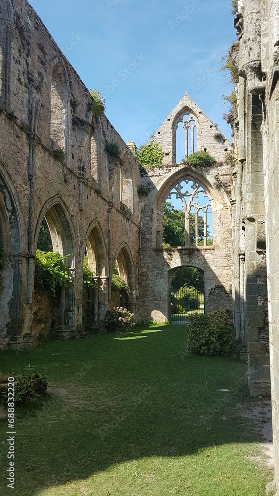 Ruines de l'abbatiale de l'abbaye de Beauport