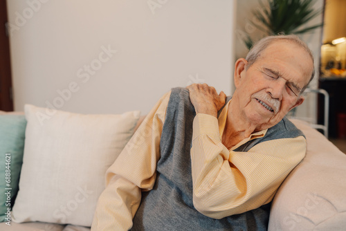 Billede på lærred Senior man feeling pain in his back