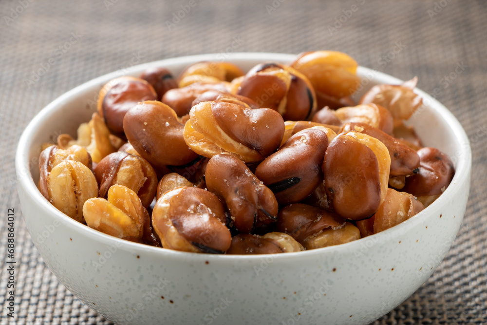 いかり豆(ソラマメ)。
