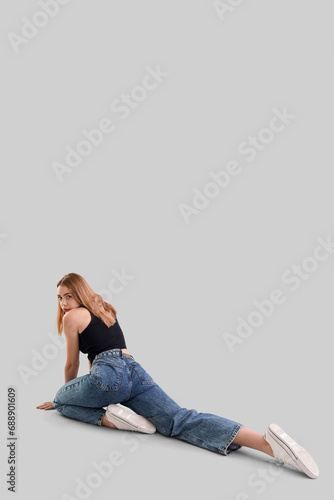 Young woman in dark blue je...