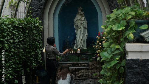 Wallpaper Mural statue in the park Torontodigital.ca