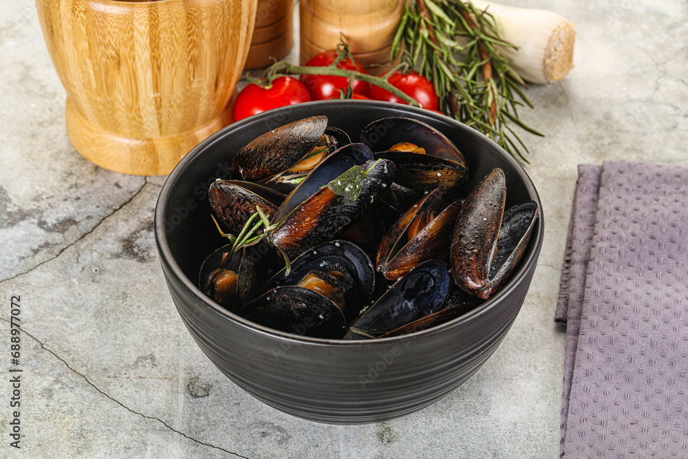 Tasty mussels in the bowl Tasty mussels in the bowl
