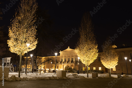 Pałac Lubomirskich w Lublinie wieczorem. 