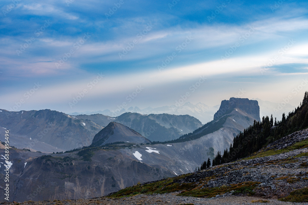Obraz premium The saddle up to the Table, Garibaldi Park