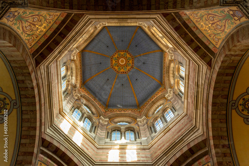 Plafond d  cor   de la cath  drale Sainte-Marie-Majeure de Marseille