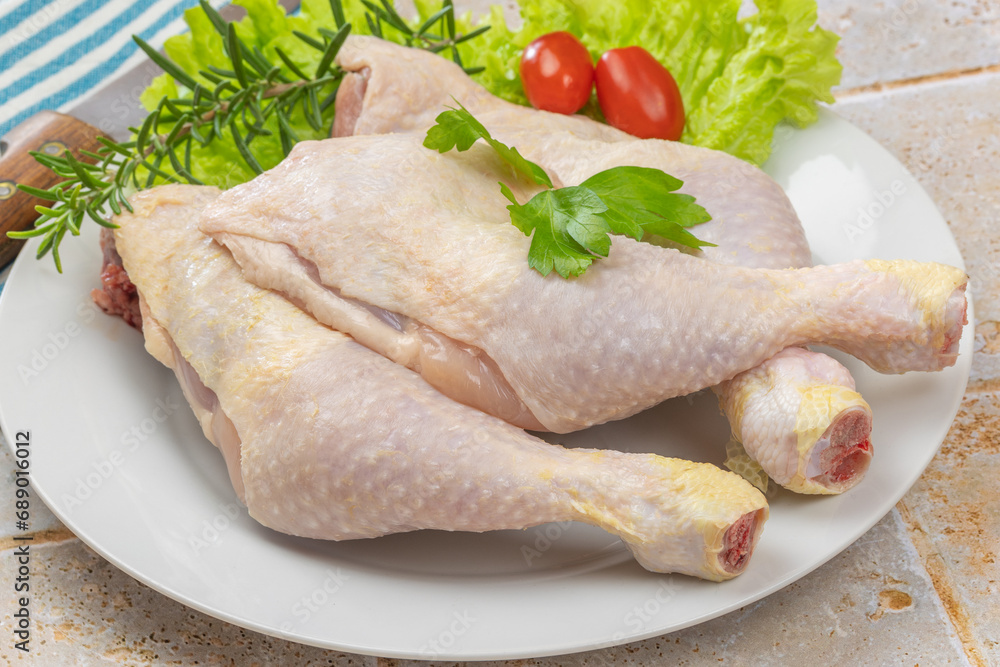 cuisses de poulet crus, en gros plan cuisses de poulet crus, en gros plan
