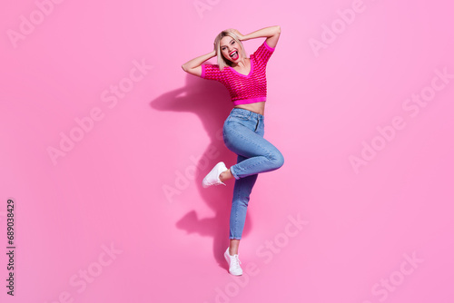 Full length photo of funky impressed woman dressed knitwear clothes jeans hold hands on head staring at sale isolated on pink background