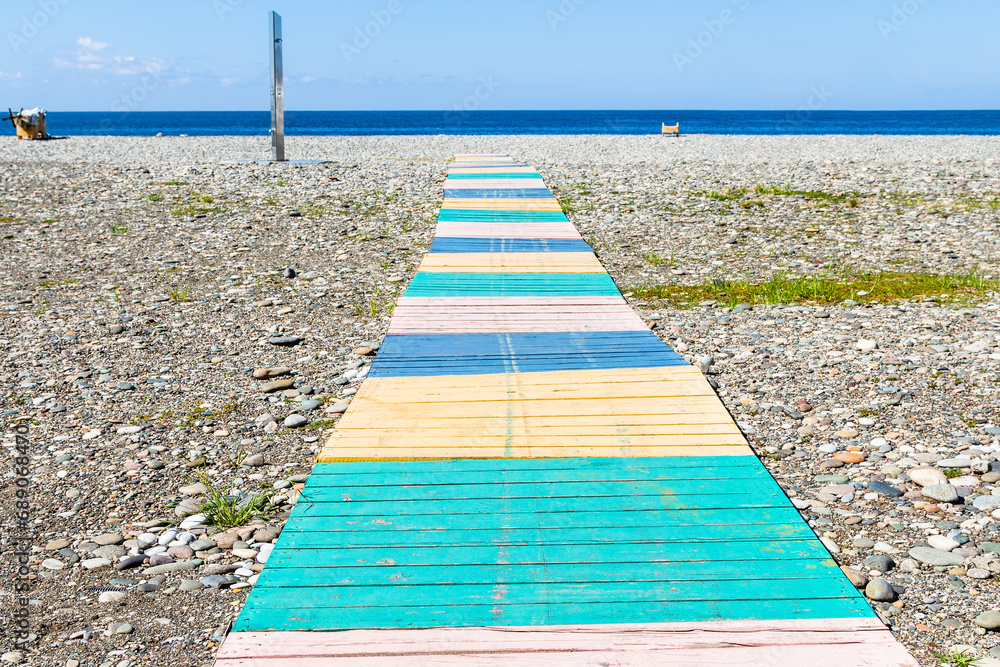 Φωτογραφία travel to Georgia - colorful wooden path to sea on pebble beach in Batumi city o