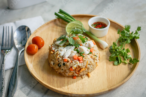 Stir fried rice with crab 