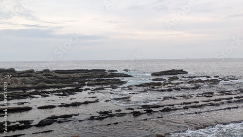 島根県で見える洗濯岩と日本海