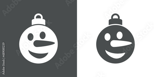 Logo snowman. Silueta de bola de navidad con cara de muñeco de nieve con nariz de zanahoria para su uso en tarjetas y felicitaciones de Navidad