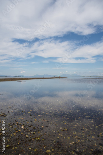 野付半島のトドワラ探勝線歩道の青空と水平線