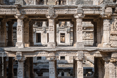 Obraz na płótnie views of rani ki vav stepwells in patan, india w salonie