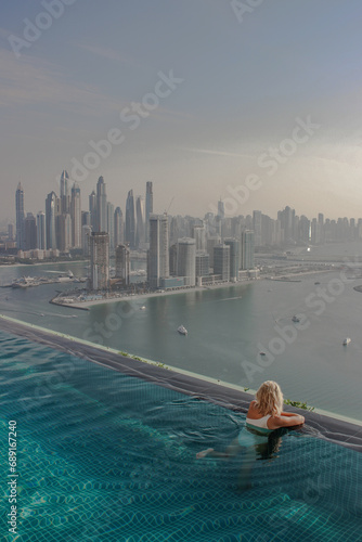 Photography Dubai skypool overlooking the city