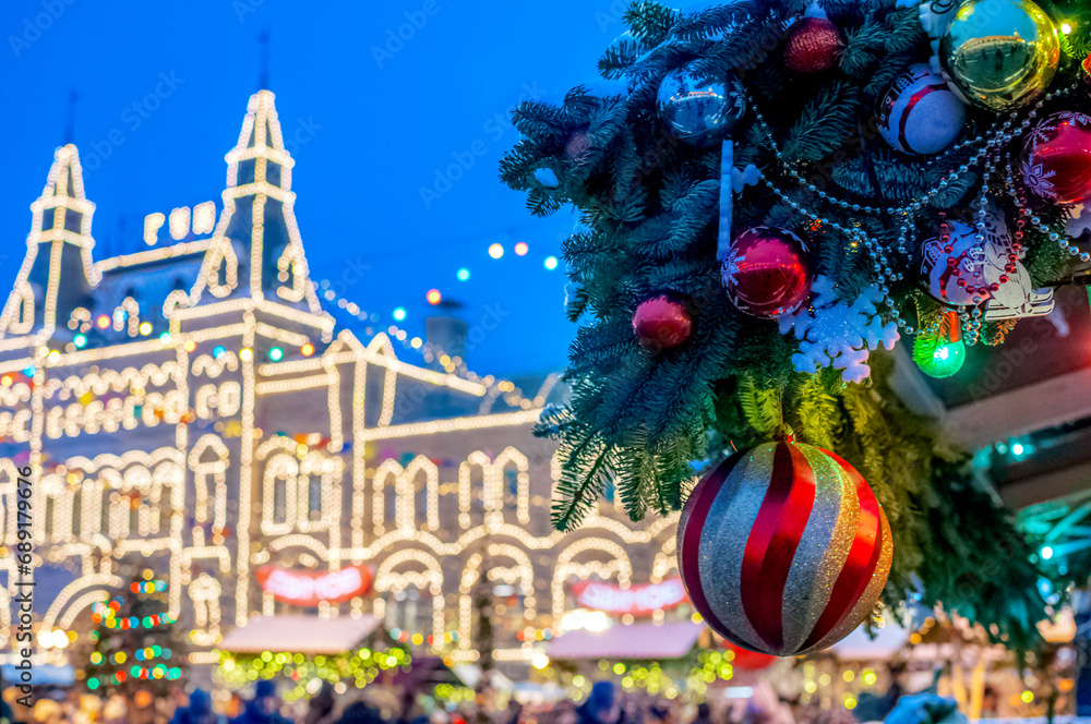 Naklejka premium Moscow, December 25, Russia: New Year decorations on the Christmas tree near the red square