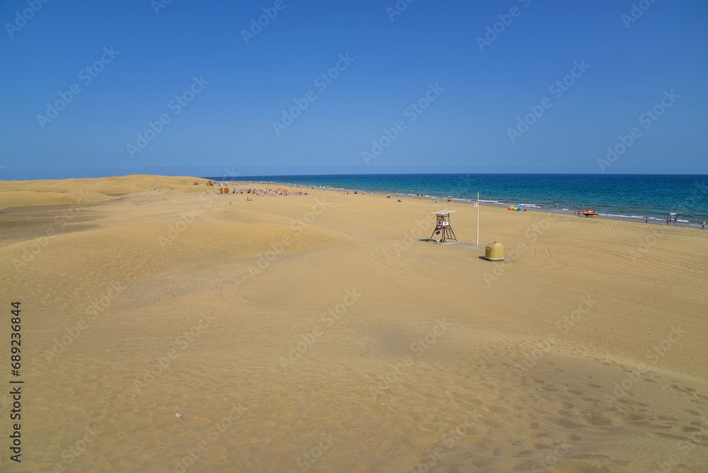 Landschaft mit Dünen und Strand bei Maspalomas / Insel Gran Canaria
