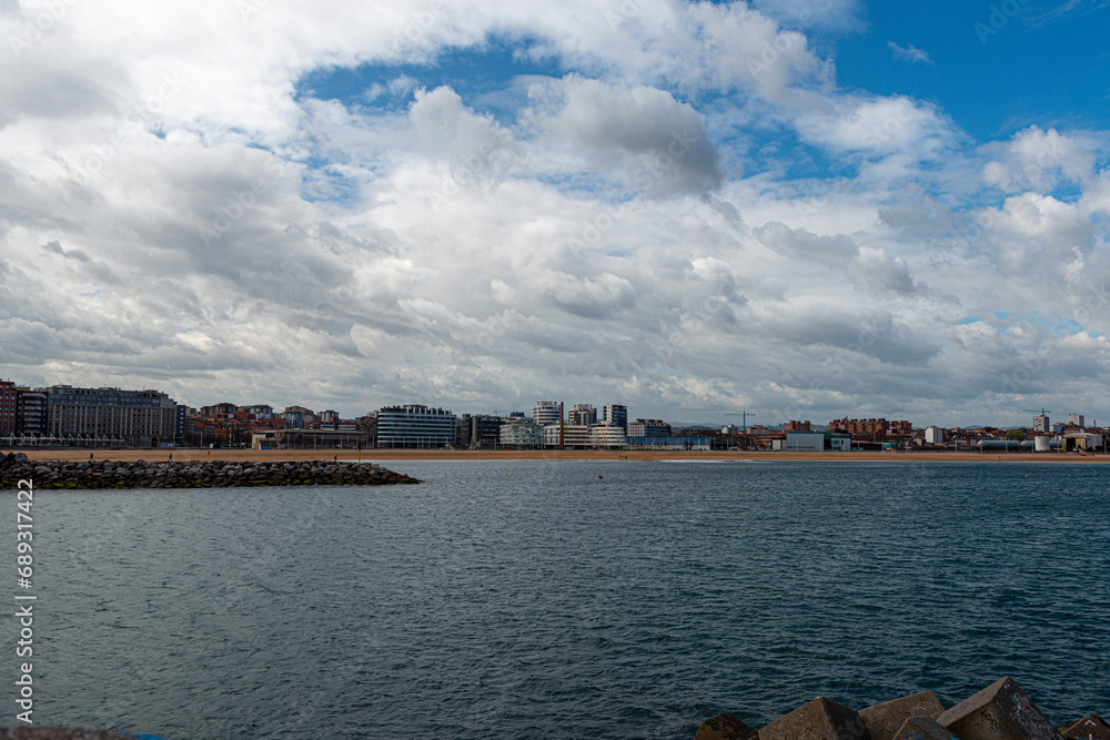 Fototapeta premium GIJÓN DETALLES DEL PUERTO DEPORTIVO 2024 ASTURIAS SPAIN TOURISM TURISMO GIJÓN PHOTOS WITH DETAILS OF THE CITY SPAIN 